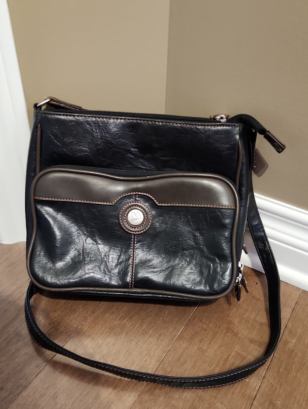 Mouflon Crossbody Black and Brown Multiple Zip Compartments